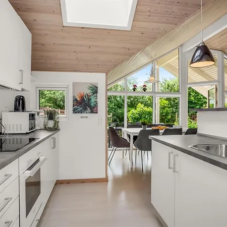 Mika - 800m From The Sea By Interhome Bøtø By