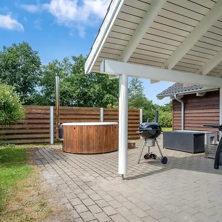 Mika - 800m From The Sea By Interhome Bøtø By
